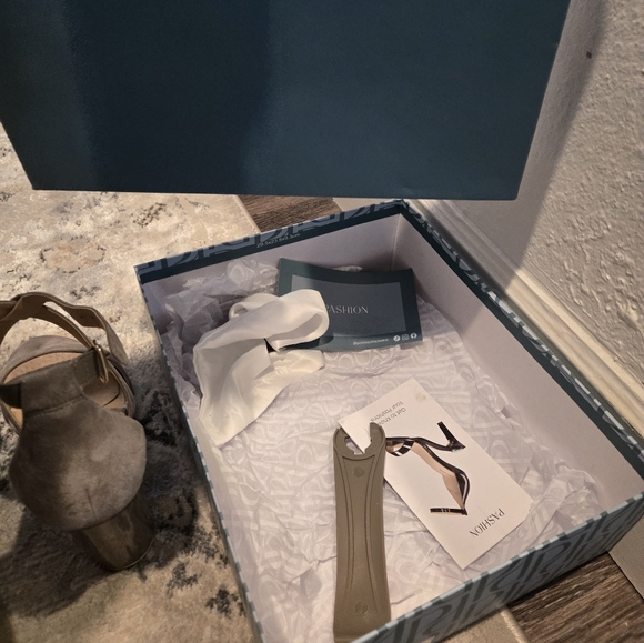 Pashion Shoes - The Sandal - Storm Suede 8.5 - Picture 5 of 6